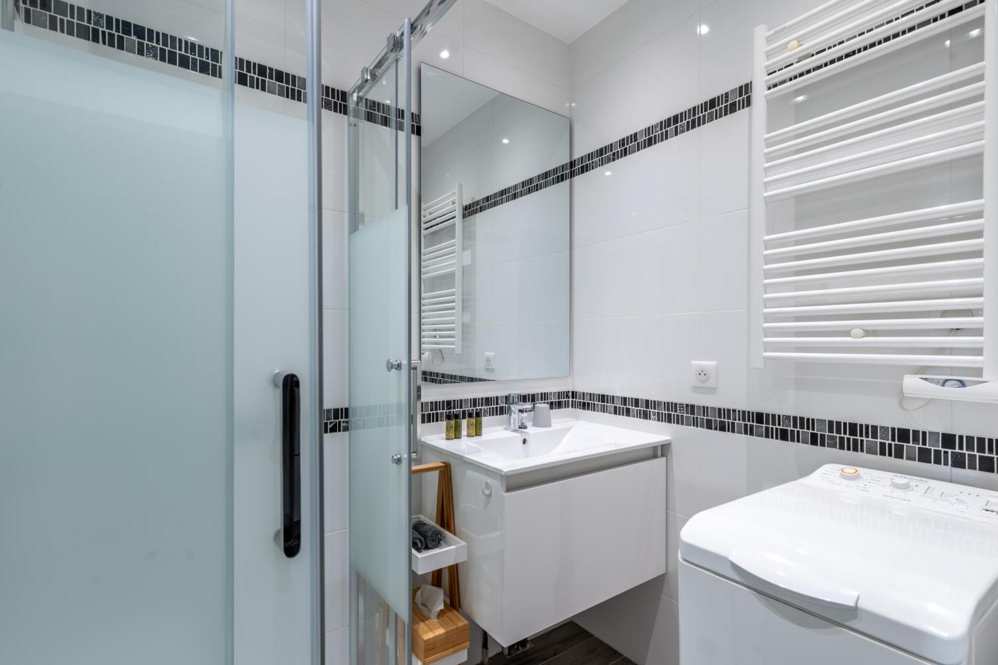 Fabuleux Appartement 2 Personnes Au Coeur De Menton, Climatise Et Proche Gares Routiere Et Sncf Buitenkant foto