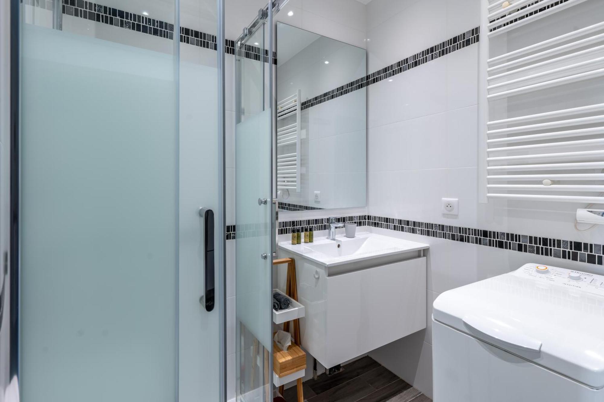 Fabuleux Appartement 2 Personnes Au Coeur De Menton, Climatise Et Proche Gares Routiere Et Sncf Buitenkant foto